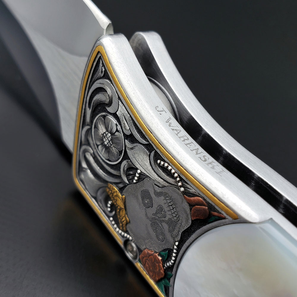 Многие из более изысканных моделей Pro-Tech выгравированы вручную и изготовлены по индивидуальному заказу Джули Варенски.