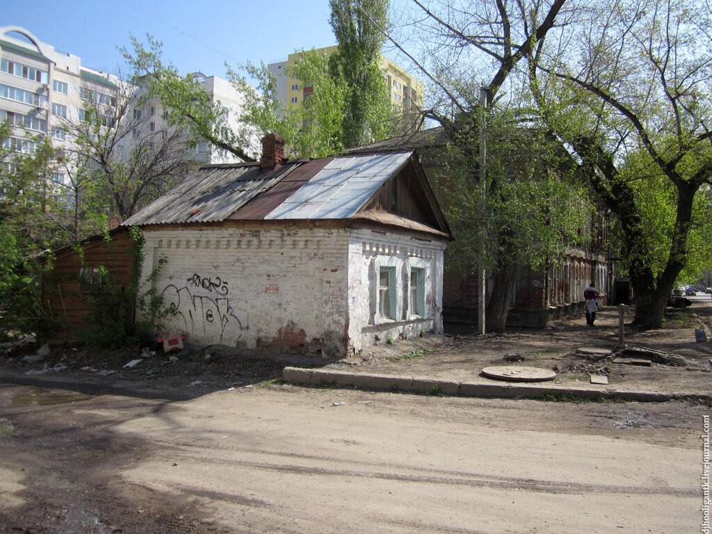 Переулки саратова. Смурский переулок Саратов. Смурский переулок 8 Саратов. Саратов Смурский переулок 29. Саратов водоразборная будка.