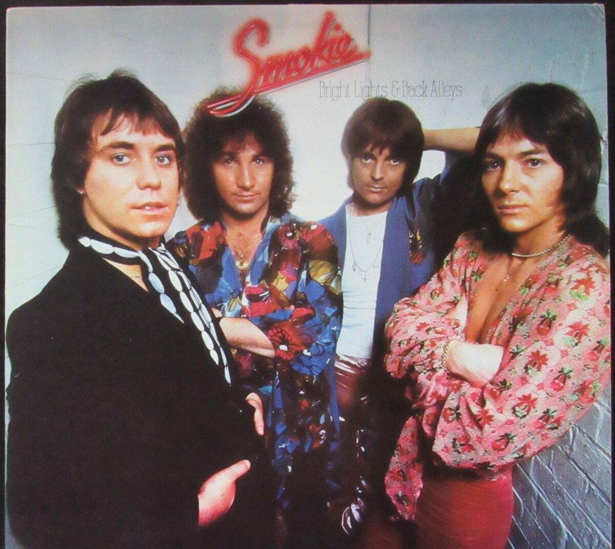 Группа смоки биография. Постеры группы Смоки. Группа Smokie. Постер группы Smokie. Smokie Bright Lights back Alleys 1977.