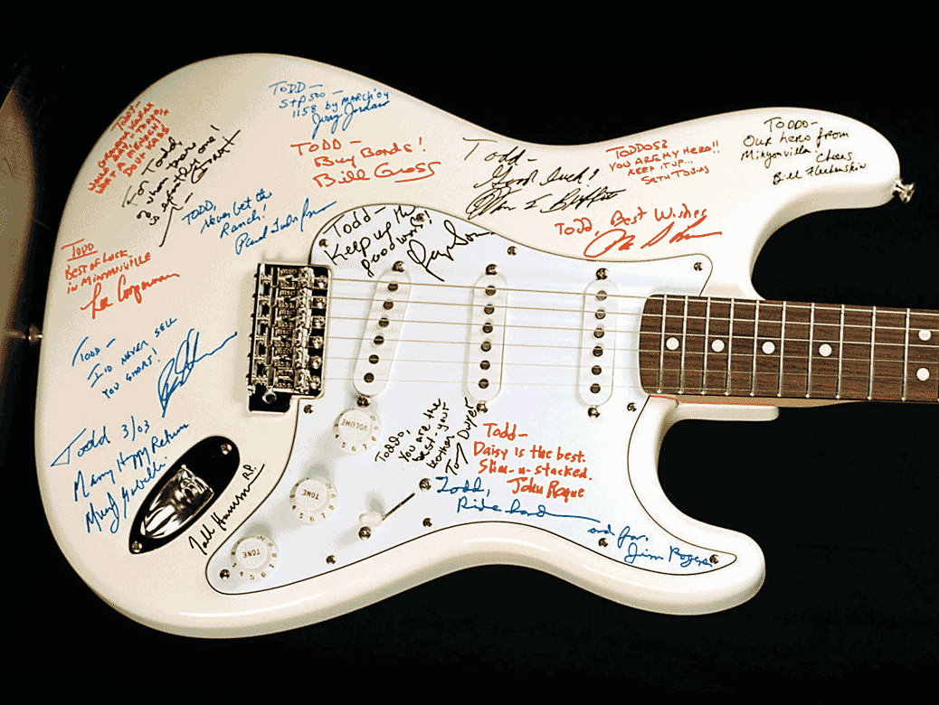 Стоимость этой гитары Fender Stratocaster выше цены скрипки Страдивари, которую была продана за 2,3 млн долларов (150,9 млн рублей) 
