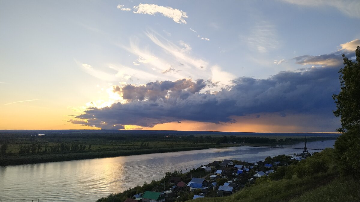Вид из города на реку Белую.