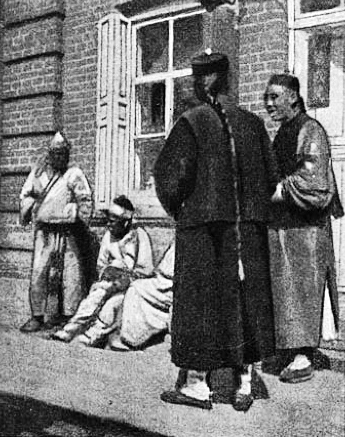 Китайцы и корейцы во Владивостоке.