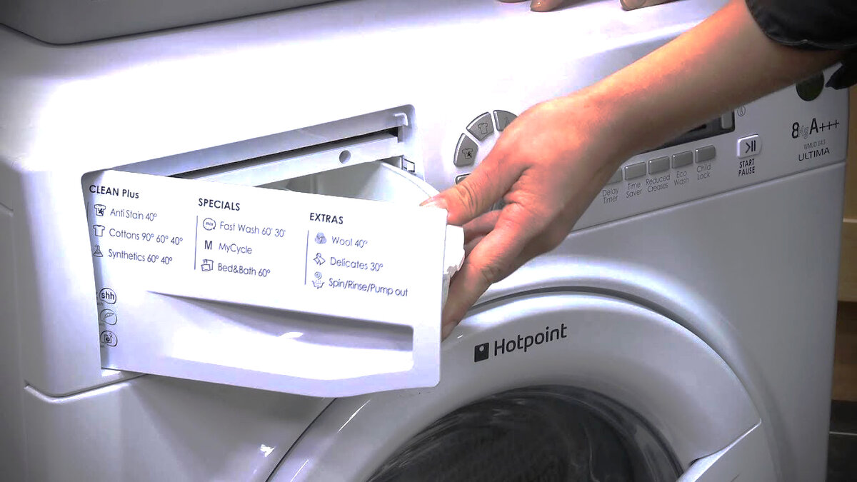 Ошибки во время стирки в машинке. Их допускают все
⠀
Спорим, что хоть один из пунктов вы нарушали сами не догадываясь об этом
⠀⠀
1. Не стирайте слишком много белья, даже если казалось бы ещё есть место в машинке, из-за перегруза машинка может выйти из строя.
⠀
2. Если стираете полотенца, то не используйте с ними кондиционер для белья.
⠀
Кондиционеры снижают способность впитывать влагу, поэтому потом не удивляйтесь почему ваши полотенца так плохо впитывают воду
⠀
3. Всегда открывайте машинку! Было же такое, что вы забывали открыть дверцу и потом не могли избавиться от запаха? Чтобы такого не было всегда проветривайте и вытирайте машинку после каждой стирки.
⠀
4. Стирка носков только в отдельной сетке, чтобы не искать по всей машинке.
⠀
5. Лосины, купальники и плавки нежелательно стирать в машинке, так как ткань растягивается
⠀
6. Не забывайте расстегнуть все кнопки, пуговицы, а молнии наоборот застегнуть перед тем как стирать вещи.
⠀
7. Подушки и одеяла стирайте дважды. Первая стирка с порошком, вторая без всего, чтобы не было запаха и остатков порошка.
⠀
8. Не перестарайтесь с порошком, много не значит хорошо
Машинка не простирает, а только оставит белые разводы на одежде.
⠀
9. И последнее! Не забывайте сортировать одежду по цветам, чтобы не было казусов с испорченной одеждой.
⠀
Придерживаетесь этих правил? Знали, что полотенца нельзя стирать с кондиционером?
⠀
Вы портили когда-нибудь одежду стиркой?
⠀
У меня бывало такое...