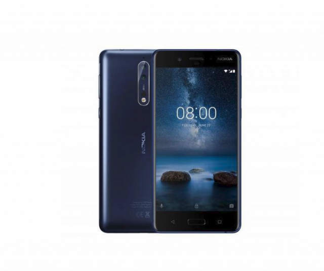Nokia 8 в синем цвете.