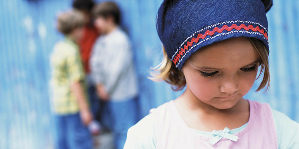 Что же делать родителям, когда они понимают, что их ребенок по какой-то причине испытывает трудности в установлении или поддержании дружеских отношений?