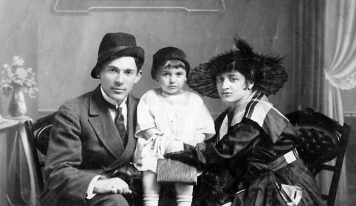 Ледя Вайсбейн, он же Леонид Утёсов. 40 лет он любил женщину, которая была намного младше, и только в 87 пригласил её в ЗАГС3
