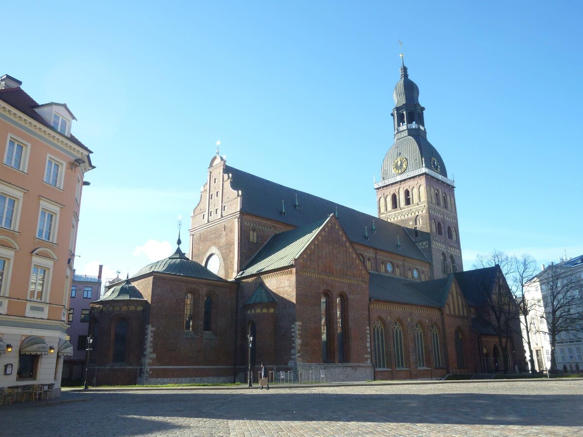 Домский собор, где так сладко спал маленький автор. Фото сделано автором и принадлежит автору 