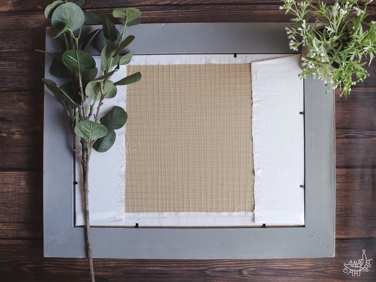 С боков канвы едва хватило, а сверху и снизу её, как видите, не осталось вовсе