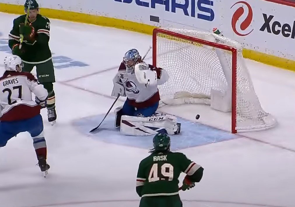 Бросок капризова был мгновенным и точным  - счёт стал 5:3.  фото: картинки яндекса. 