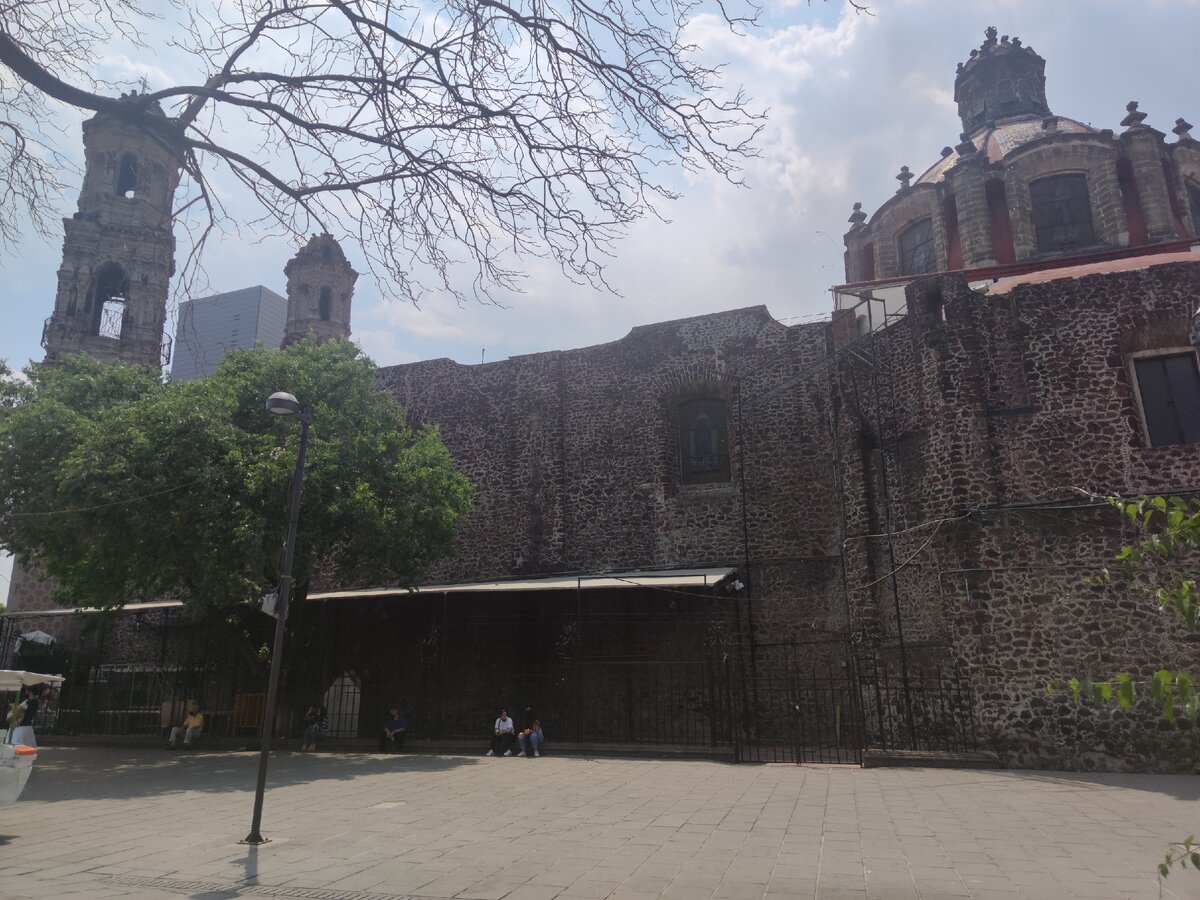 Церковь Санта Веракруз