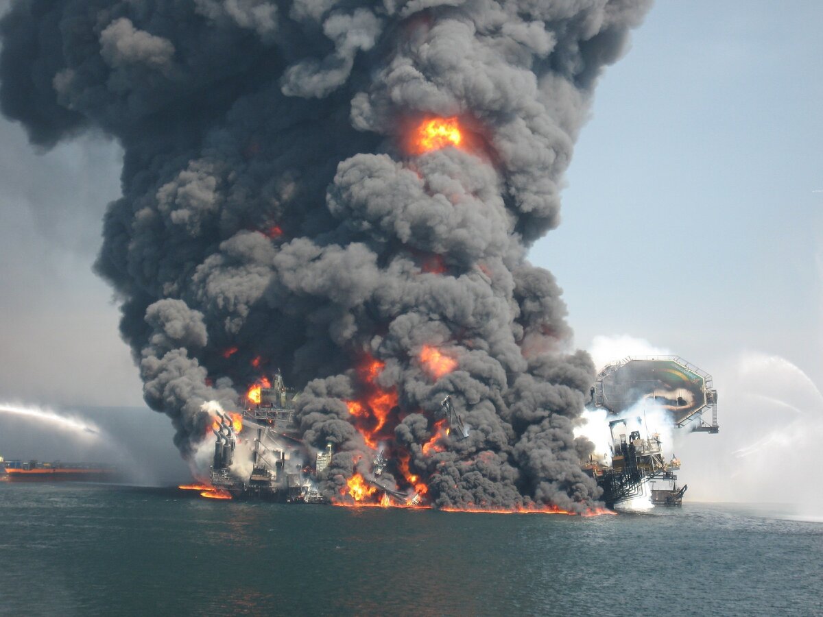 Возможные аварии и катастрофы. Взрыв нефтяной платформы Deepwater Horizon. Взрыв нефтяной платформы Deepwater Horizon - 20 апреля 2010 года. Взрыв платформы Deepwater Horizon в мексиканском заливе. Авария на платформе Deepwater Horizon 20 апреля 2010 года.