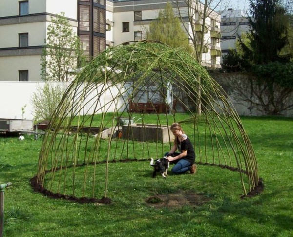 Плетение живых беседок из ивы5
