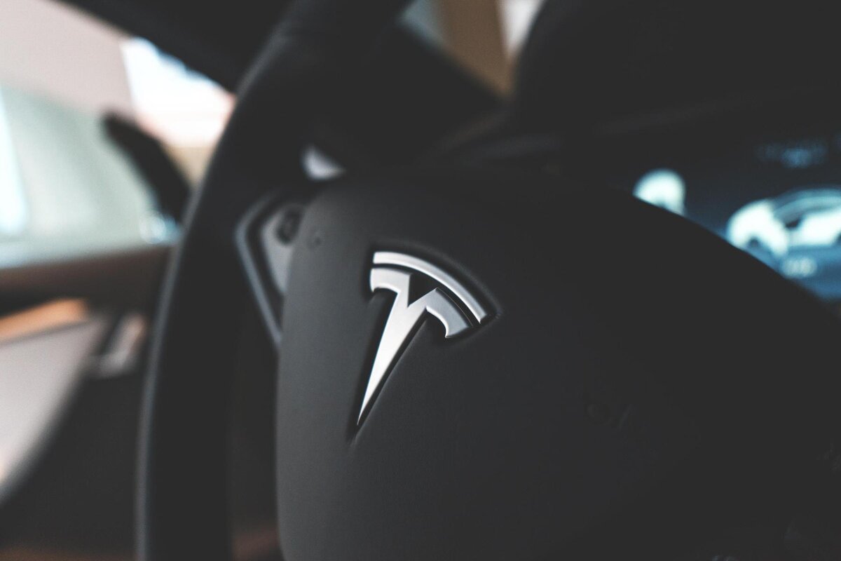 Илон Маск заявил в Twitter, что Tesla может стать самой крупной компанией в мире. Причём случиться это может в течение нескольких месяцев.