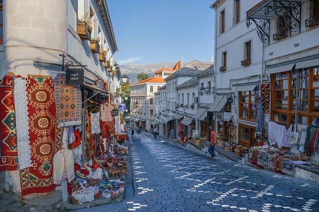 Источник: https://tury.by/blog/kogda-otkroyut-albaniyu-dlya-turistov/