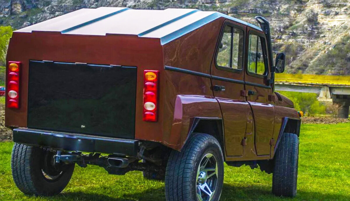 Кузов УАЗ отдалённо напоминает кузов Тесла Кибертрак