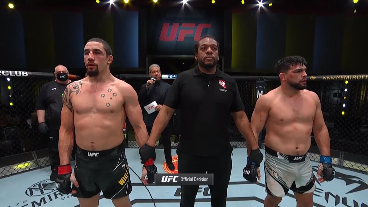Роберт Уиттакер и Келвин Гастелум на UFC Вегас 24.