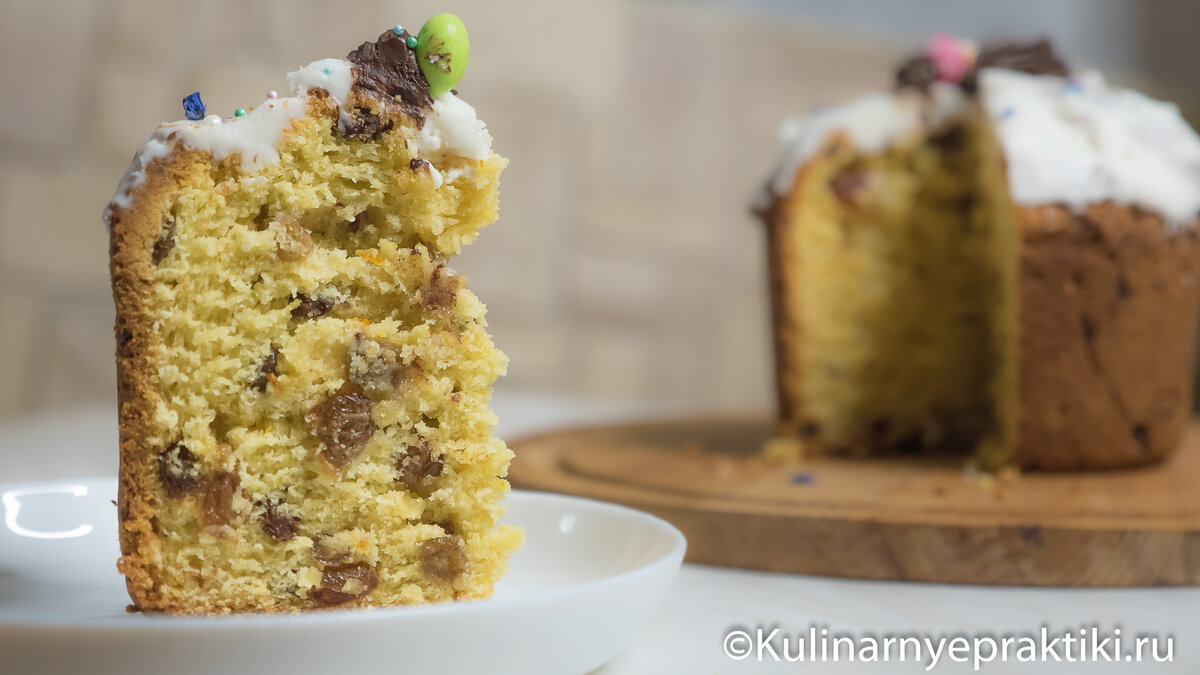 В этом куличе изюм, ваниль, цукаты, апельсиновая цедра и творожное тесто без добавления дрожжей.