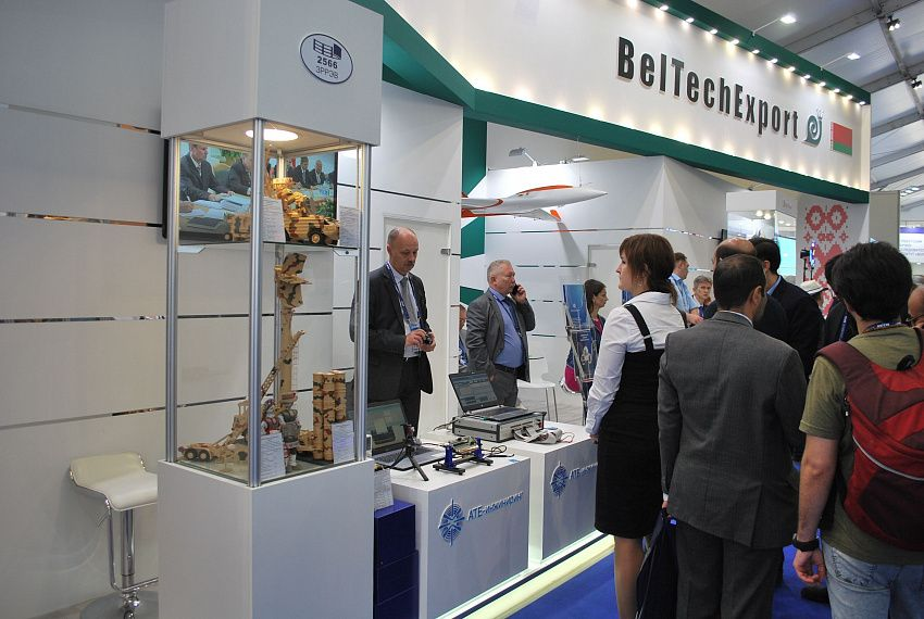 Танк армата внутри. Александр шпаковский минск. Белорусский политолог у соловьева вадим гигин. Гигич белорусский эксперт. Азен эксперт беларусь.