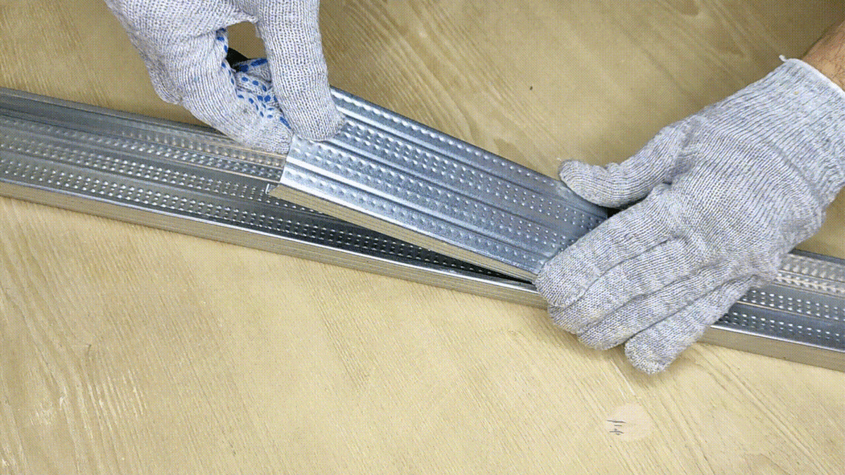 Вставляем полученный кусок внутрь самого профиля