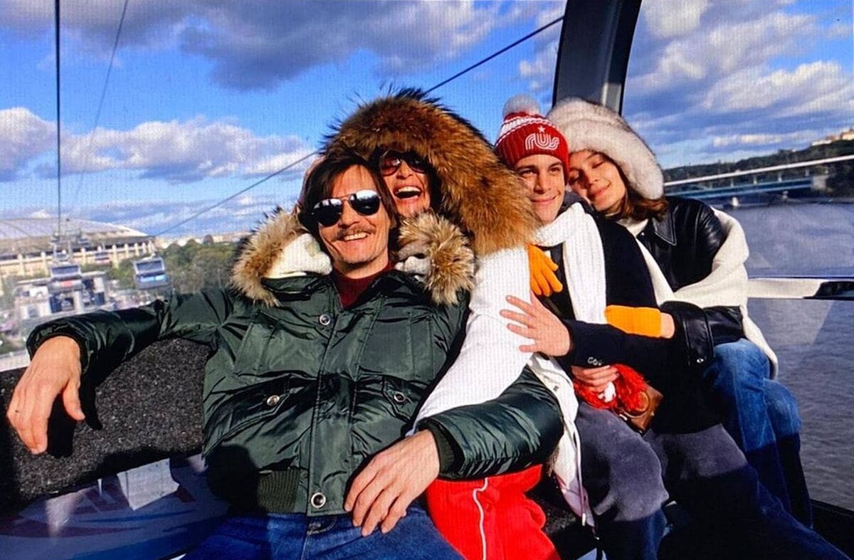 Филипп Янковский и Оксана Фандера с детьми