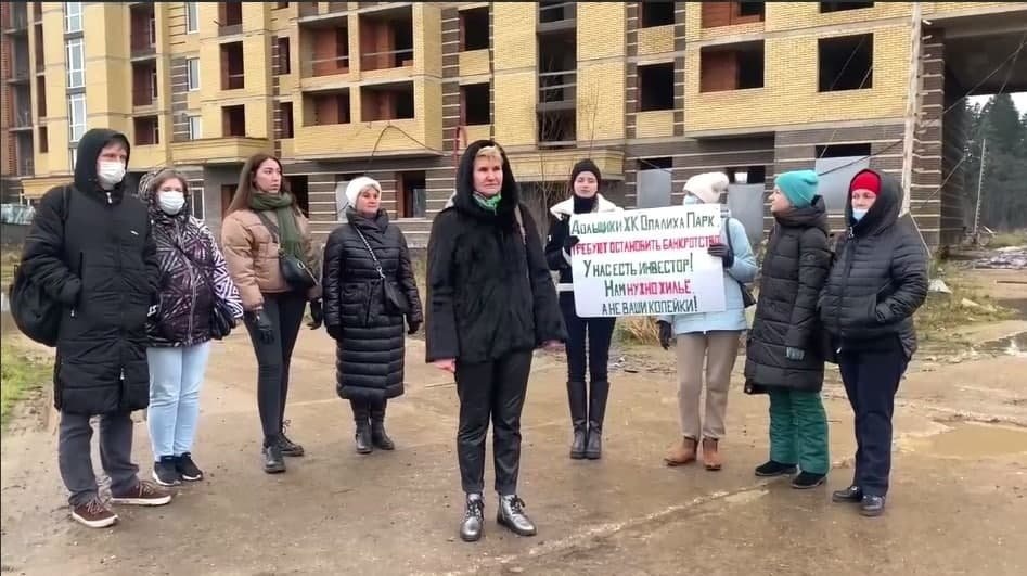 Кадр из видеообращения дольщиков ЖК "Опалиха Парк" 