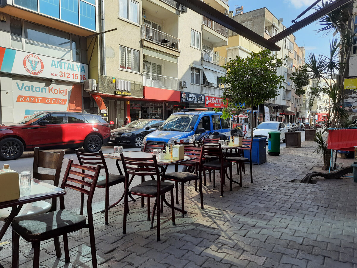 Уличное кафе в Анталье