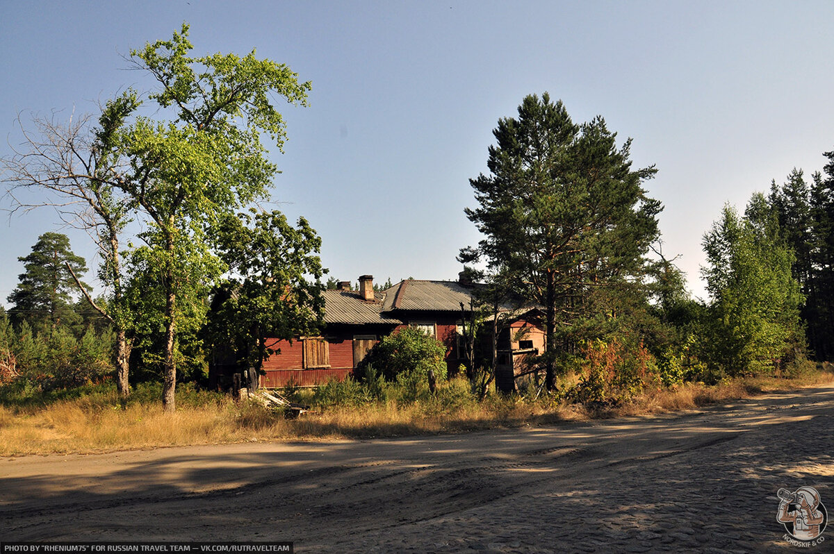 Попадаем на форт, проходя мимо бывшей пожарной части.