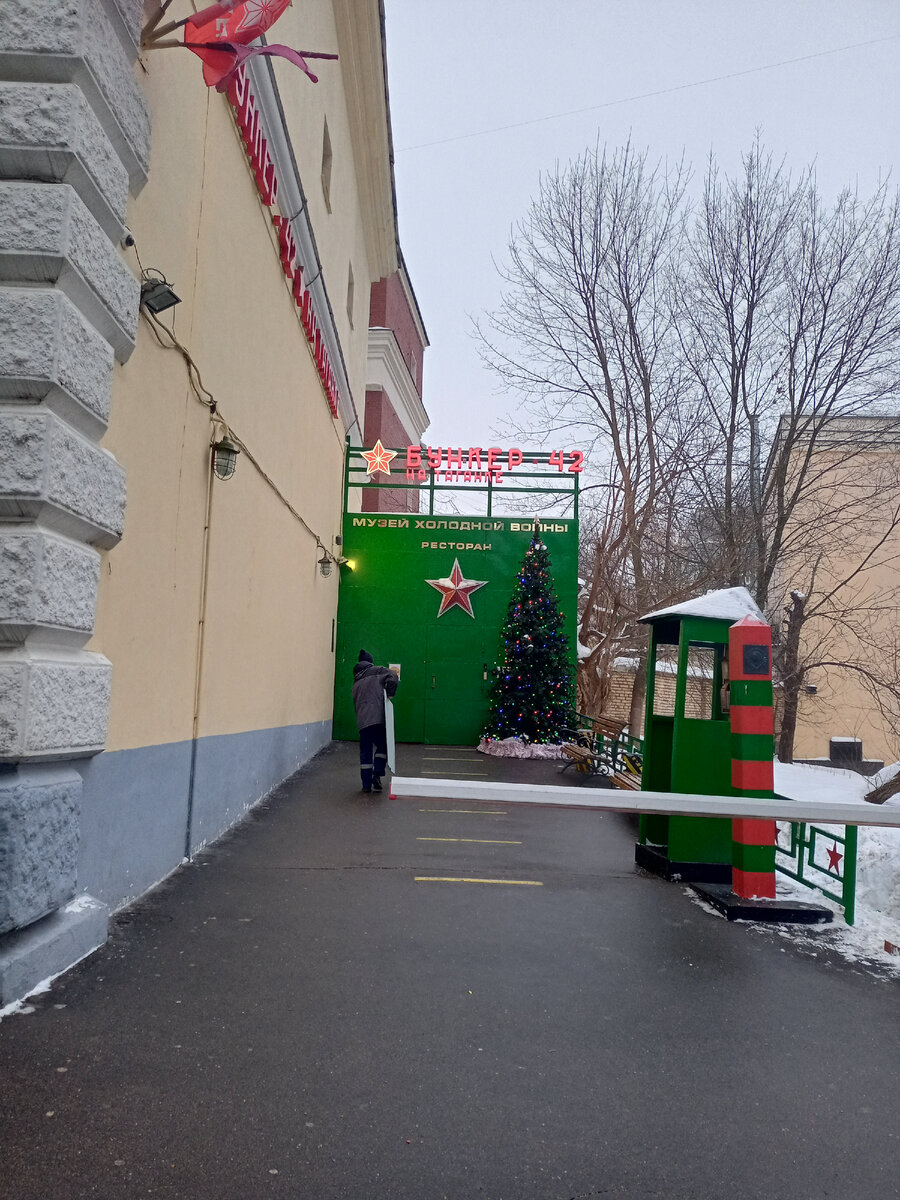 вход во двор с улицы