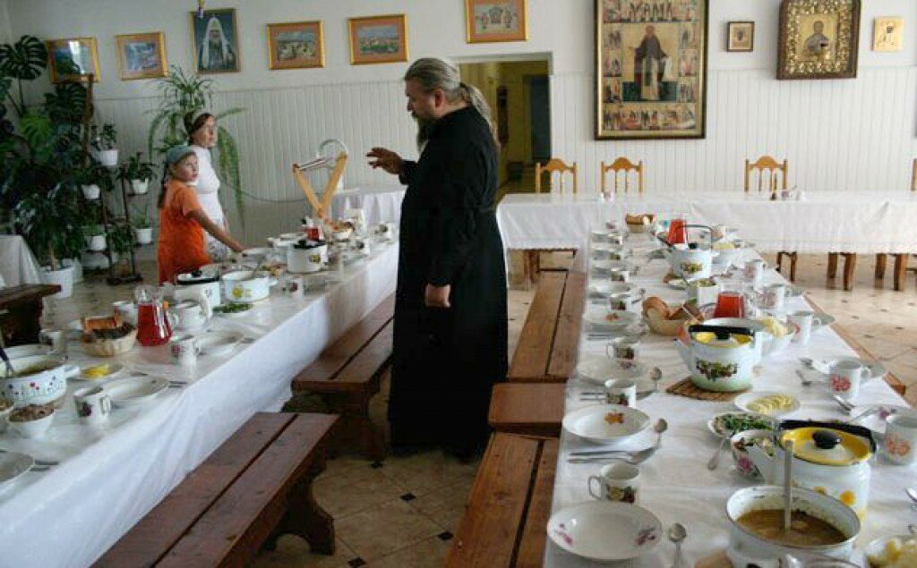 трапезная петровского монастыря москва. трапез город. трапез город. саввино-сторожевский монастырь трапезная. обед в трапезной монастыря.