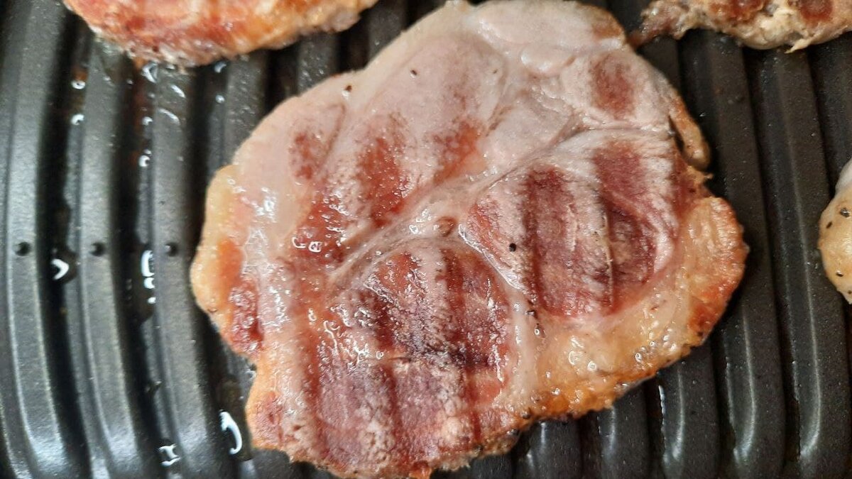 Сочный и с корочкой кусок мяса