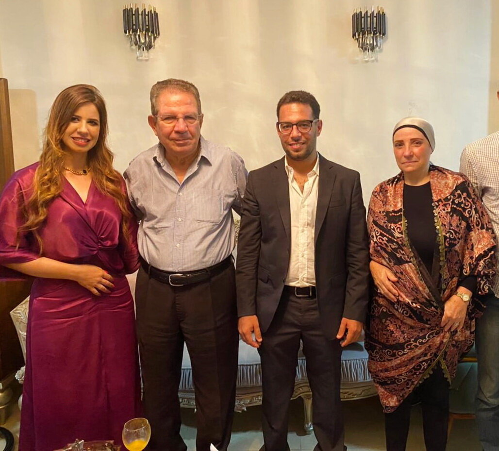 Молодые с родителями жениха. Фото автора. 