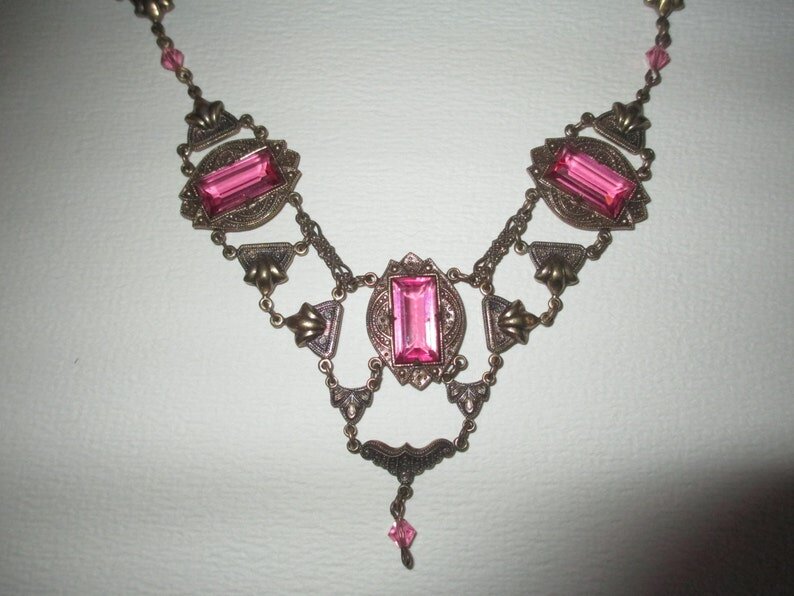 Колье Sadie Green с розовыми багетными кристаллами