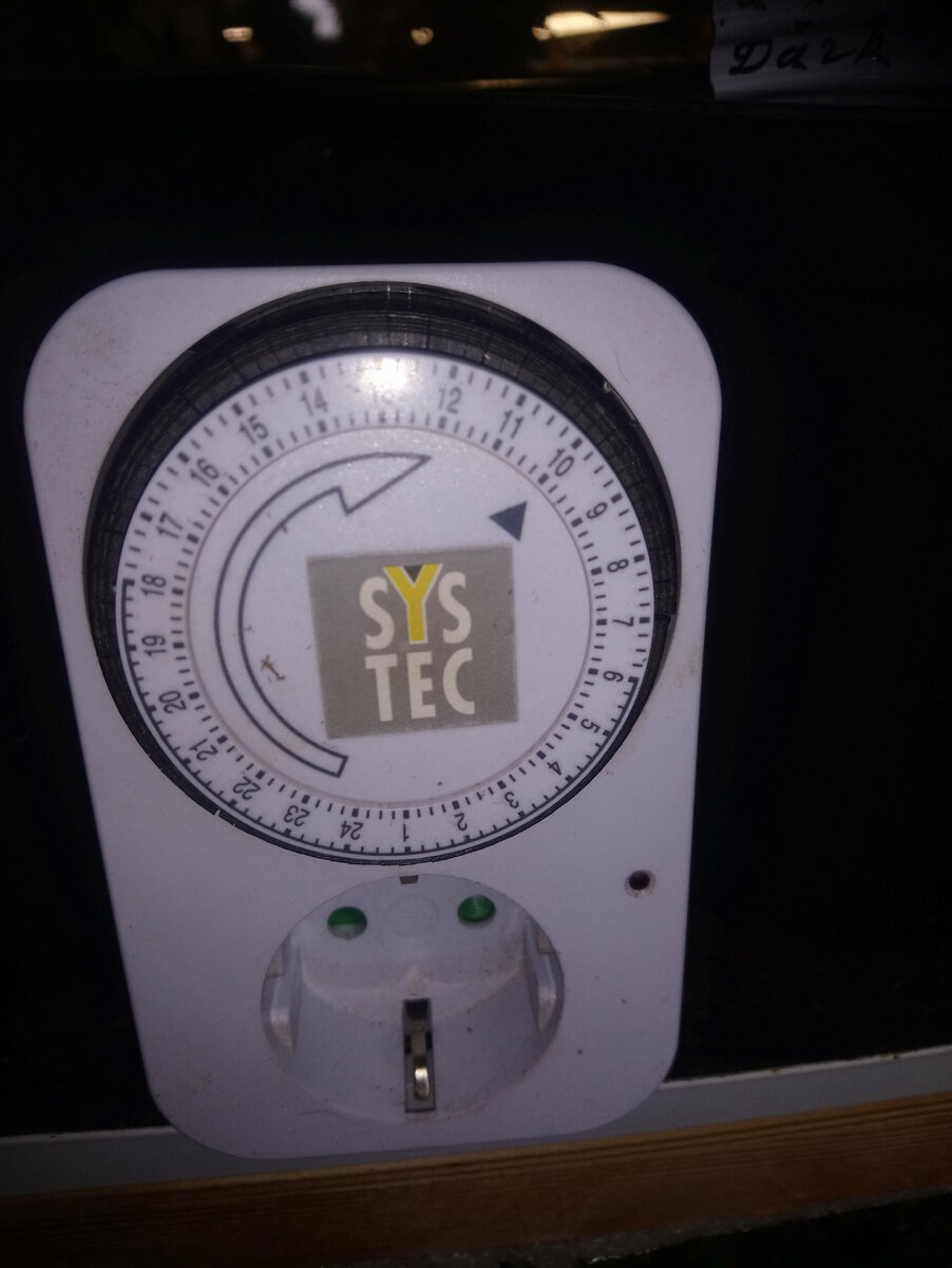 Простой в эксплуатации, бюджетный таймер из Леруа Мерлен.