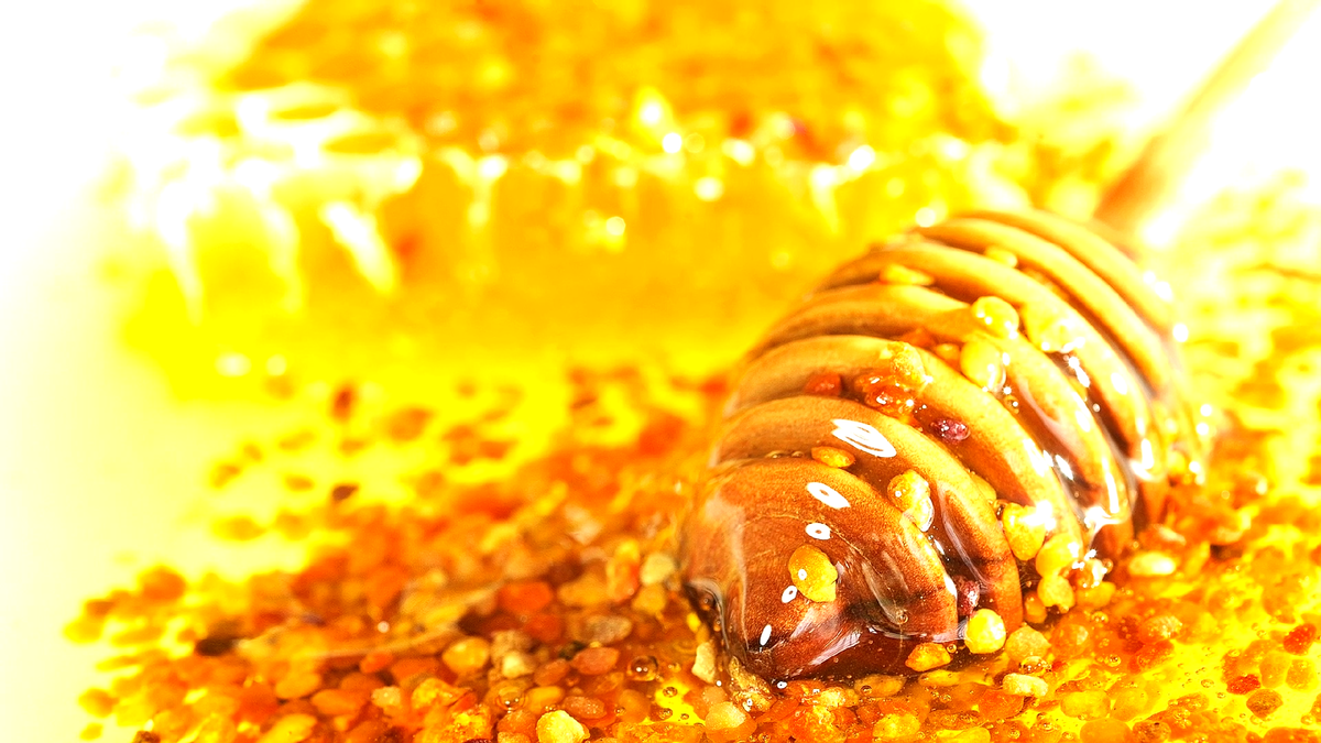 Сосновая пыльца и мёд