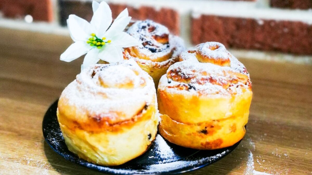 Вот такие красивые, ароматные и нереально вкусные куличики получились у меня в этом году!