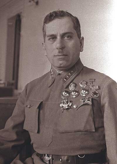 Командарм 2-го ранга Григорий Михайлович Штерн. 