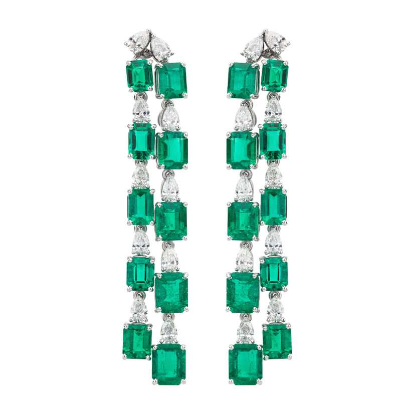 Серьги Chopard из белого золота и платины, с изумрудами прямоугольной огранки и бриллиантами огранки груша, коллекция High Jewellery