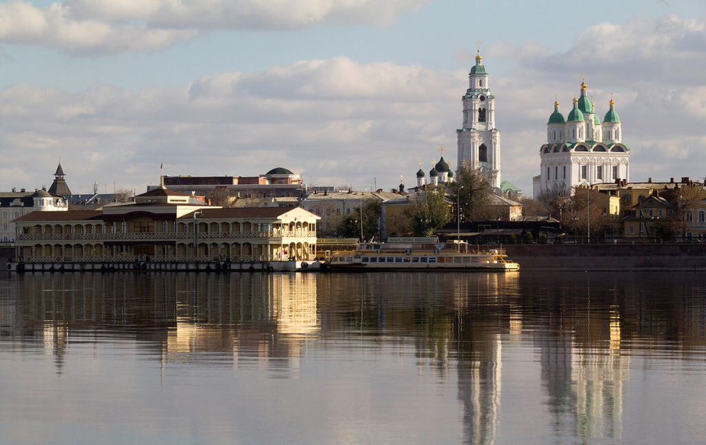 Астрахань, Волга