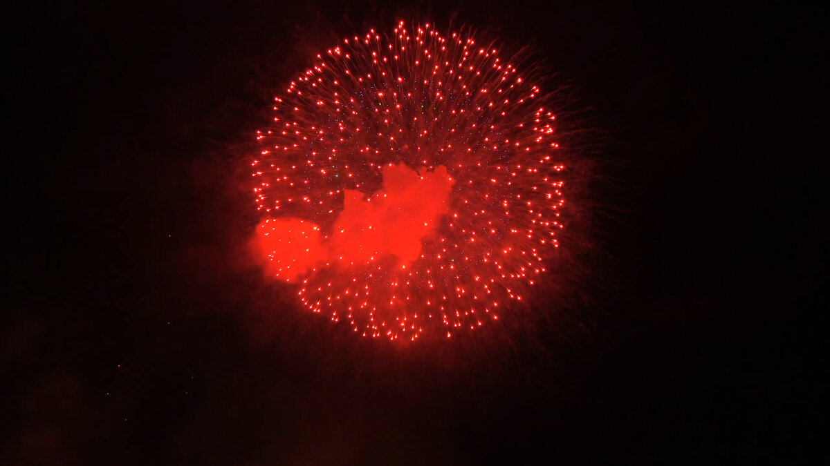 Салют в Самаре в День России 12 июня 2022.