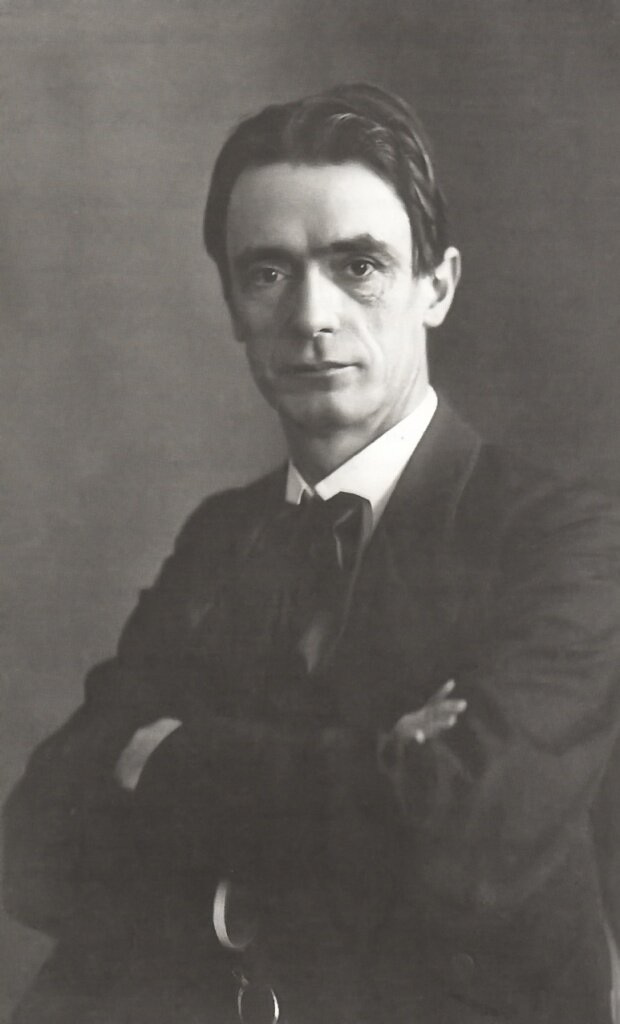 Фото: https://commons.wikimedia.org/wiki/File:Steiner_um_1905.jpg