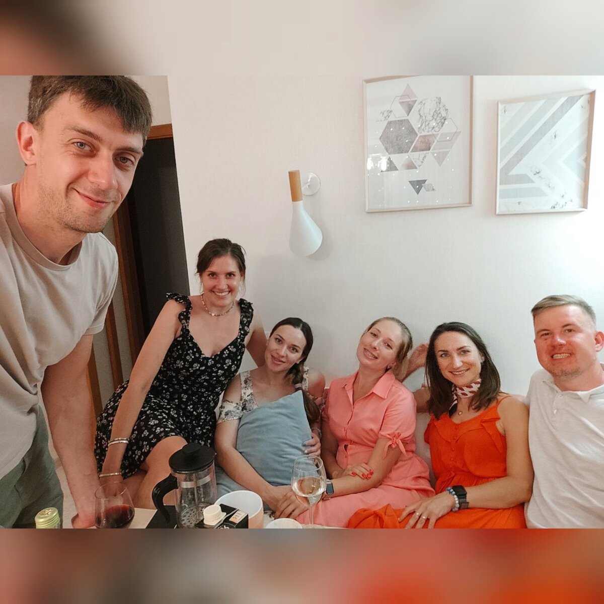 Обычно на наших встречах в обсуждениях до сериалов мы не доходим (и так много всего в личной жизни и на работе происходит), но не в этот раз ))