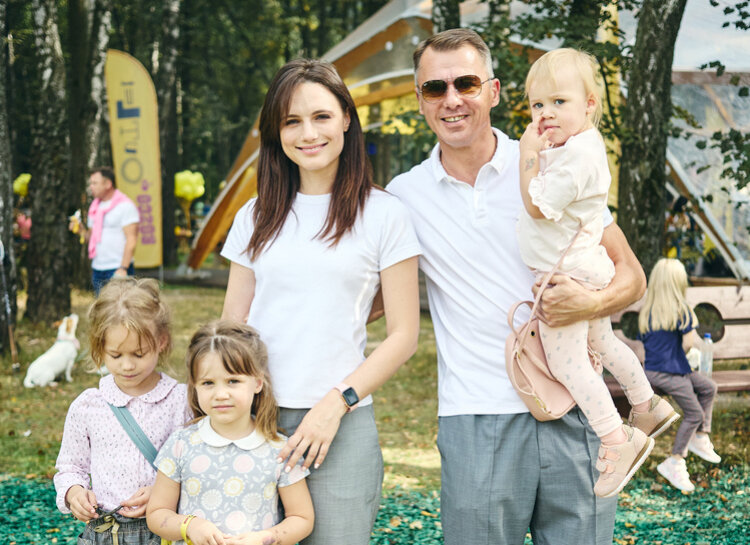Фото игоря петренко с новой женой и детьми