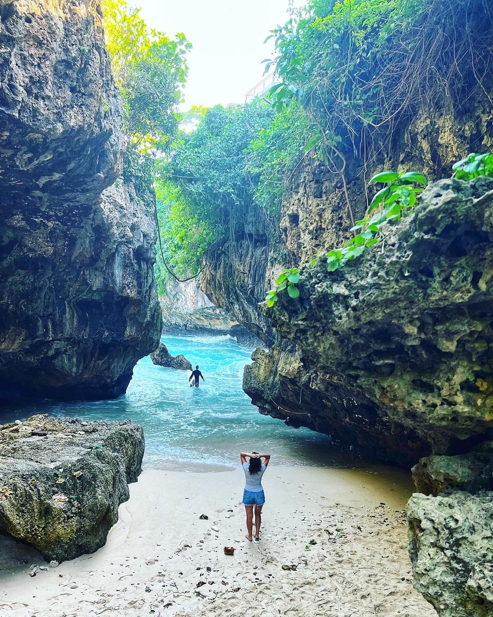 Тропический остров - то место, где одновременно расслабляешься до невозможности,  и постоянно напряжен))))