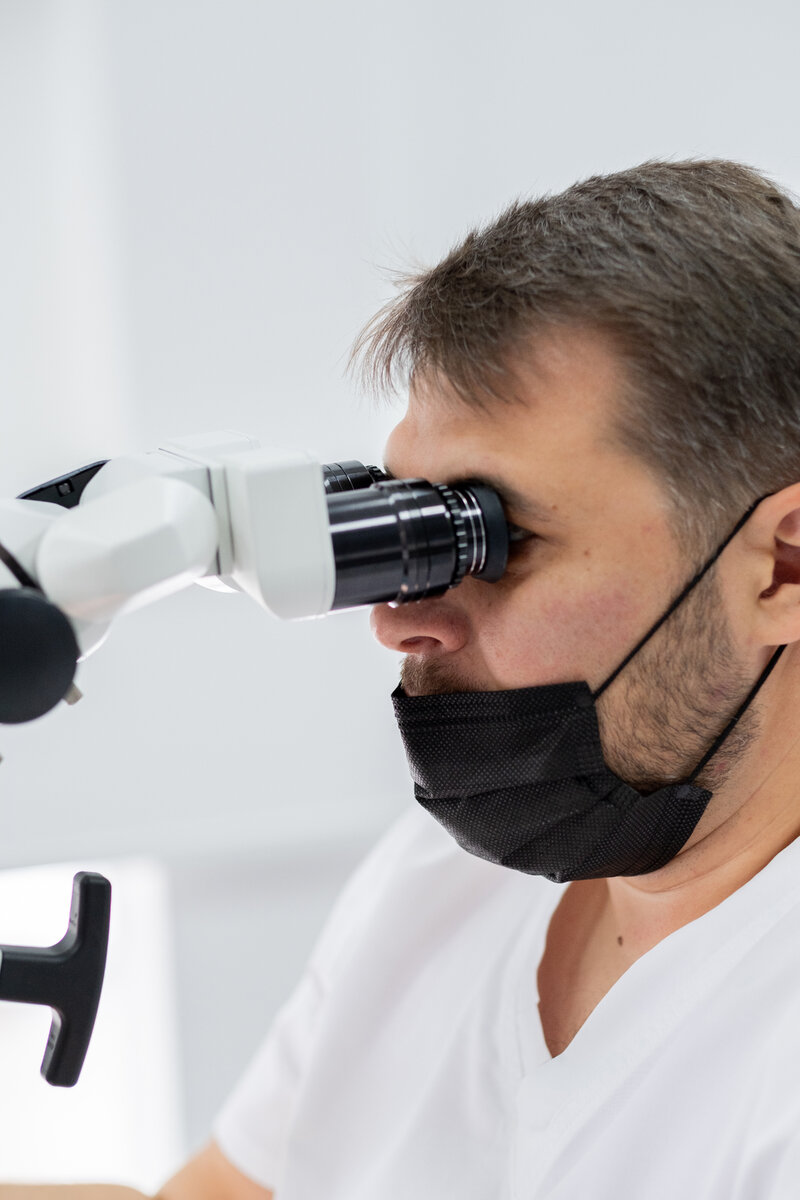 Выбрать подходящий способ решения проблемы отсутствующих зубов вам помогут опытные специалисты Astra Dental Clinic на консультации.