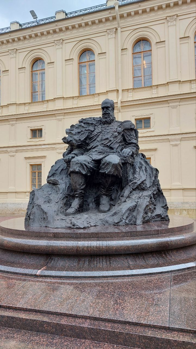 Памятник Александр III, 2022г., Гатчина, фото из личного архива автора заметки