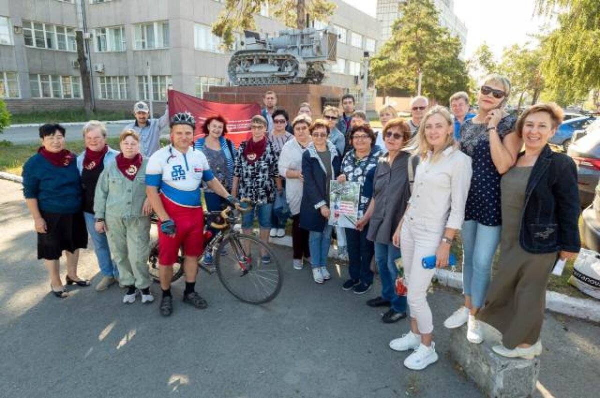    В поездки заводчанина провожают коллеги.