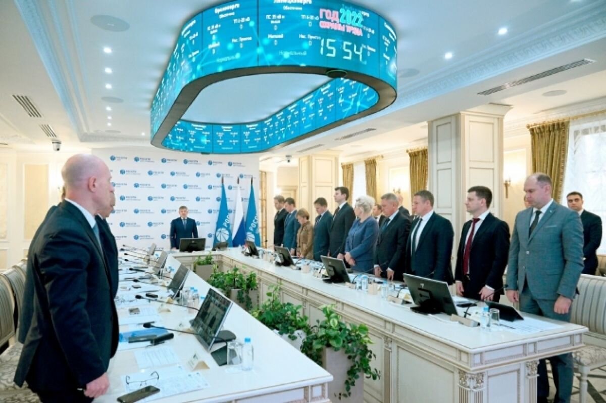    Маковский начал совещание с минуты молчания в память о жертвах в Ижевске