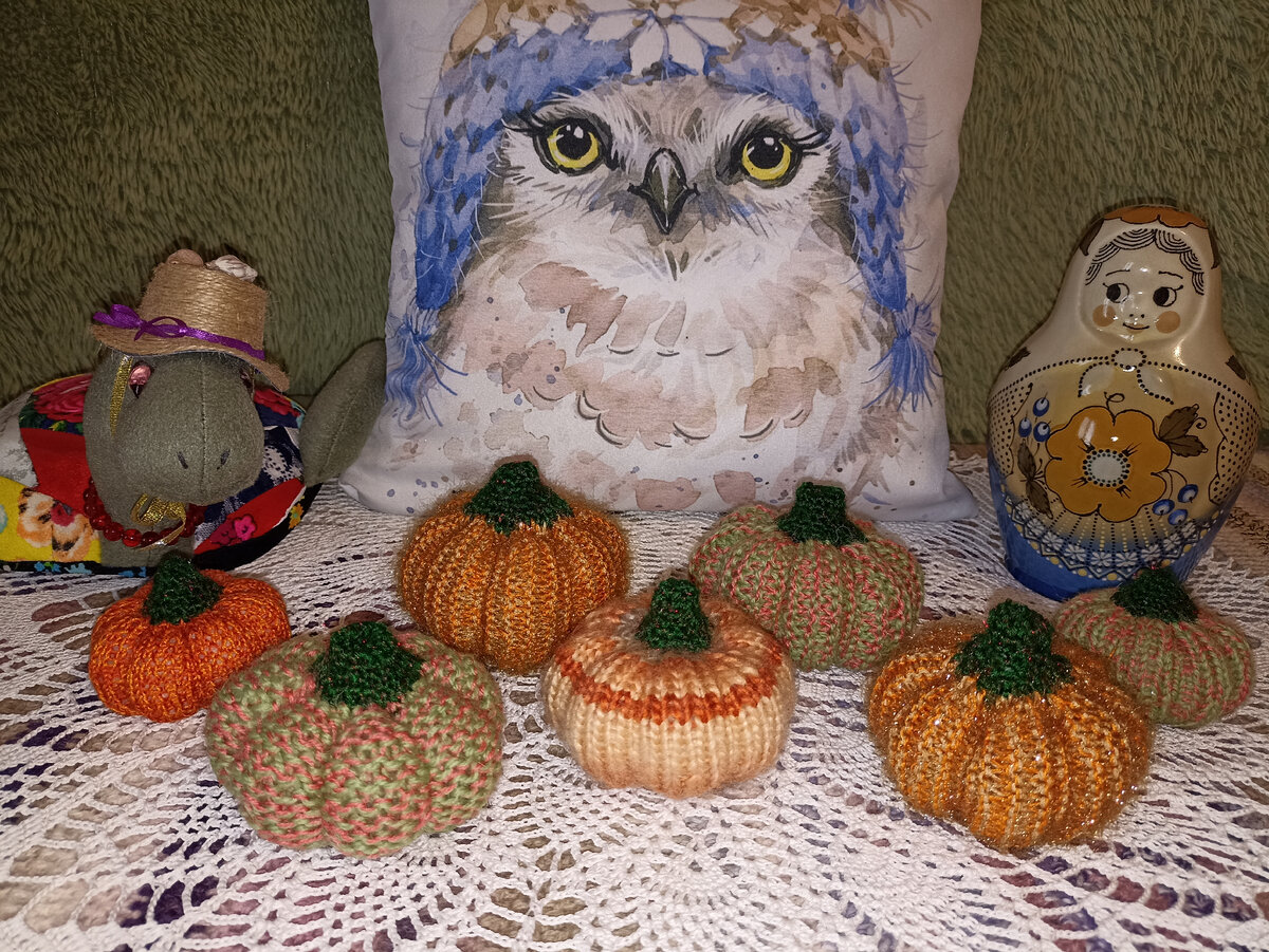 Вязанные тыковки. Фото автора.