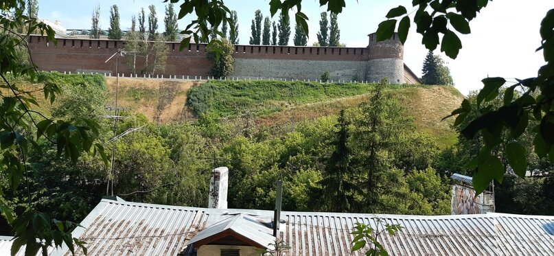 Вид на Нижегородский кремль с Почаинского бульвара Почаинский бульвар – один из самых молодых променадов в городе.
