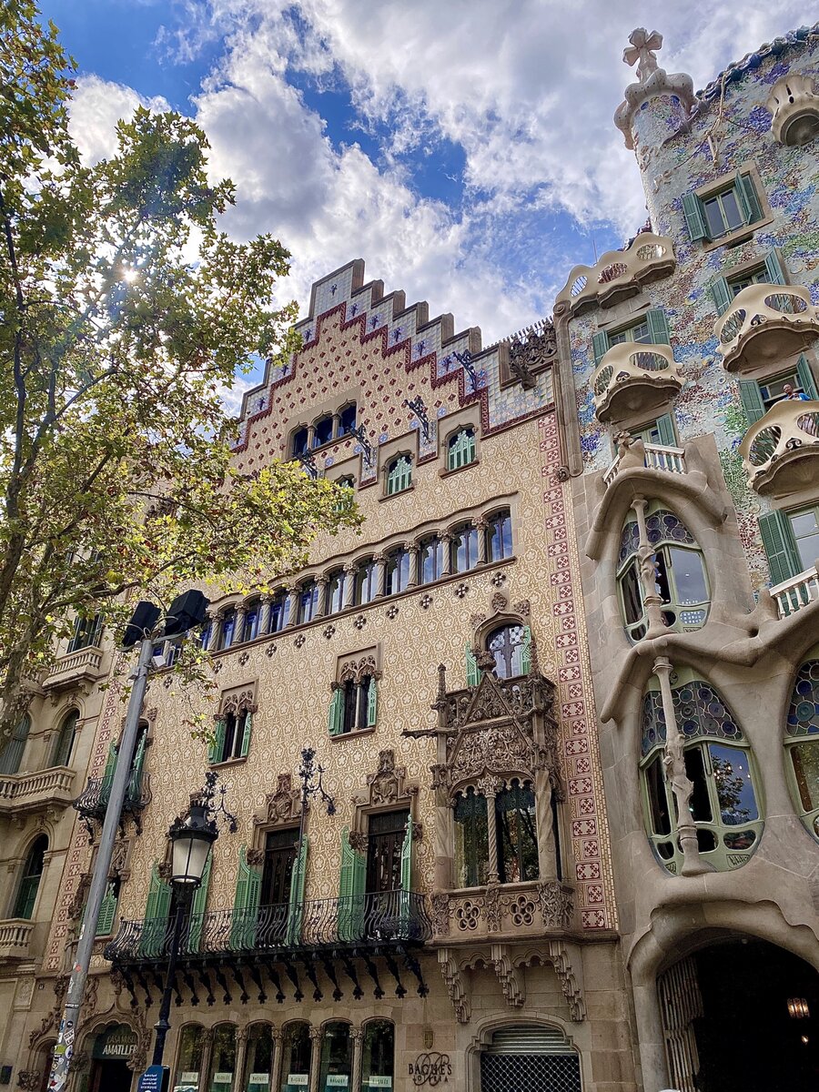 Не менее красивый дом по соседству с Бальо 